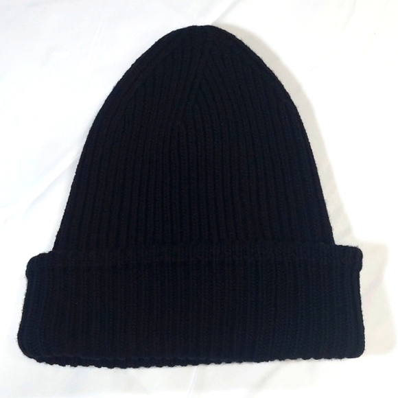 Off-White Black Ribbed Metal Decal Beanie with Tags - Picture 5 of 9